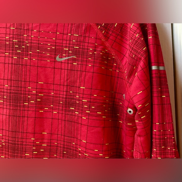 Women’s Running Nike Light Weight Hoodie - Picture 2 of 4